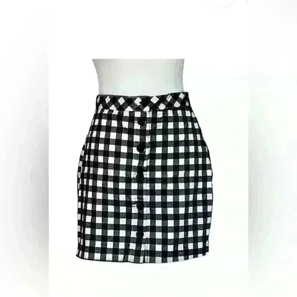 Women’s divided H&M black and white checkered mini skirt